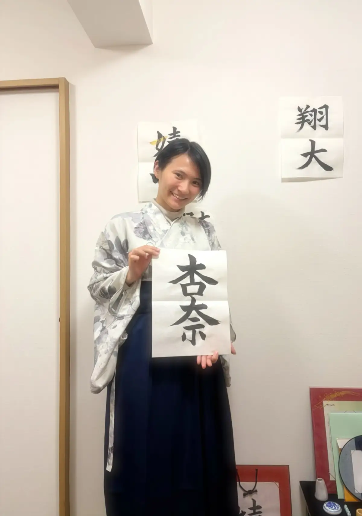 杏奈 — 着物姿のお客様と完成作品 / Tokyo Calligraphy Mia